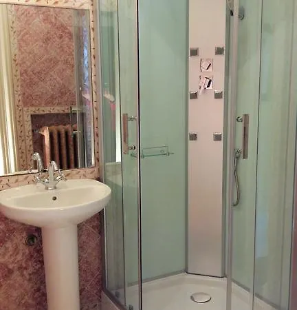ゲストハウス The Romantic Suites & Garden (adults Only)
