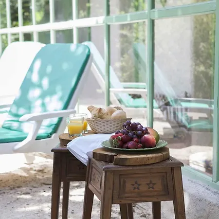The Romantic Suites & Garden (adults Only)